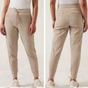 Athleta Cream Joggers NWT women size 8